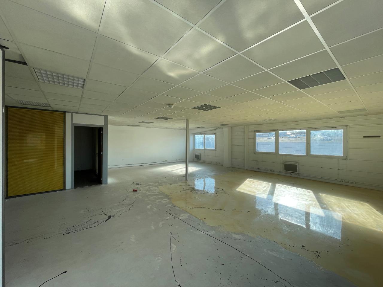 Local d'activité Vitry-sur-Seine 385m² Location local d'activité Vitry-sur-Seine Val-de-Marne OLACT2426558 9
